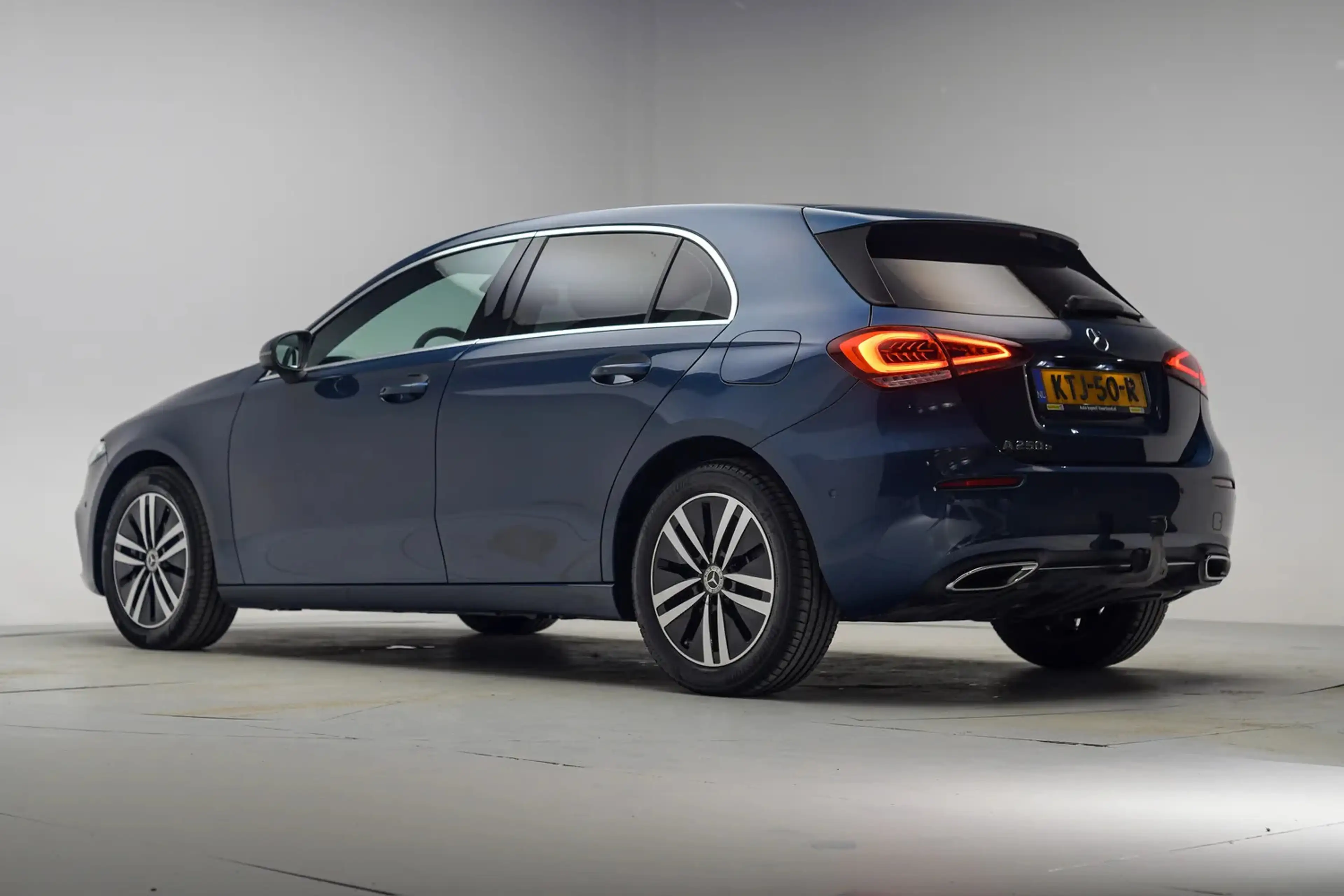 Mercedes-Benz A 250 250e Luxury Line Aut. [ Navi Sfeerverlichting Trek — photo 3