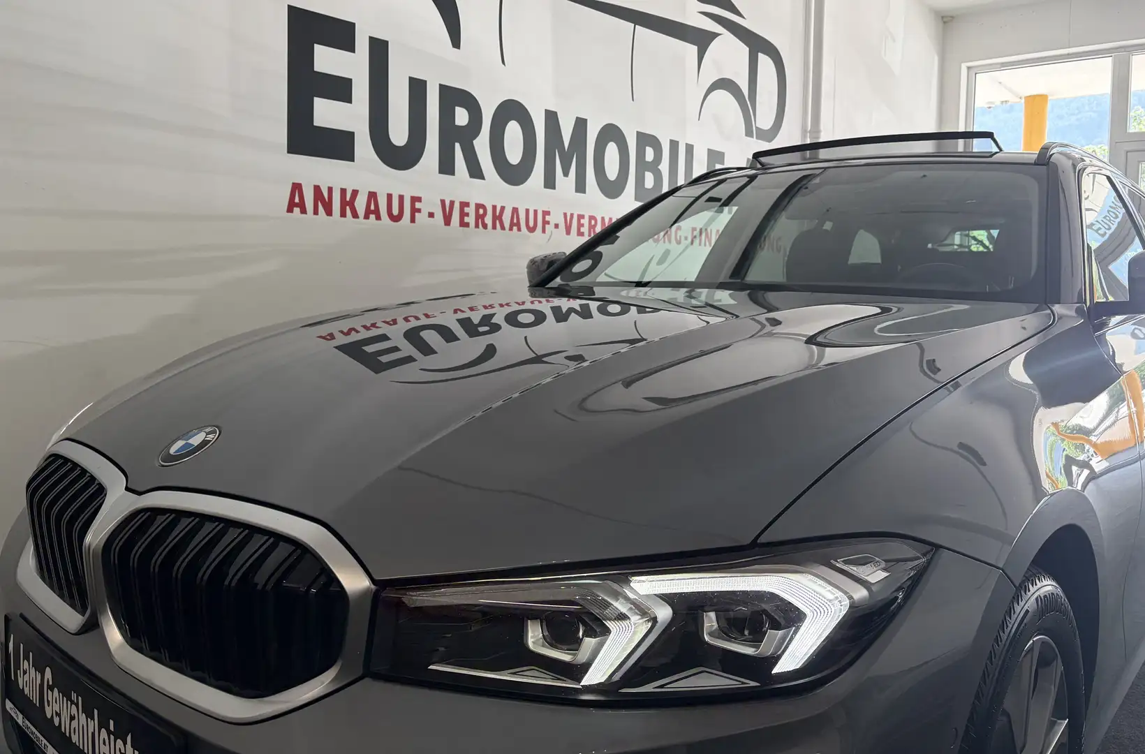 BMW 320 d xDrive *PANO*RFK*AHK*STHZG*LEDER*H&K*LR-HZG*LED* Grau - 2