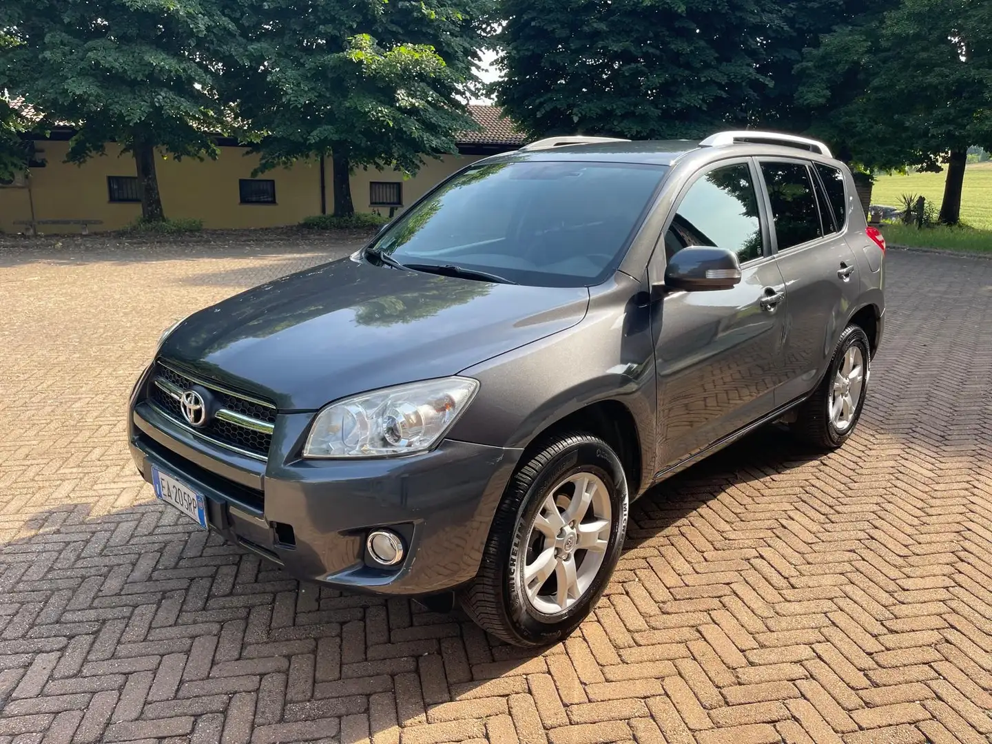 Toyota RAV 4 RAV4 2.2 d-4d Luxury 150cv dpf my09 Gris - 1