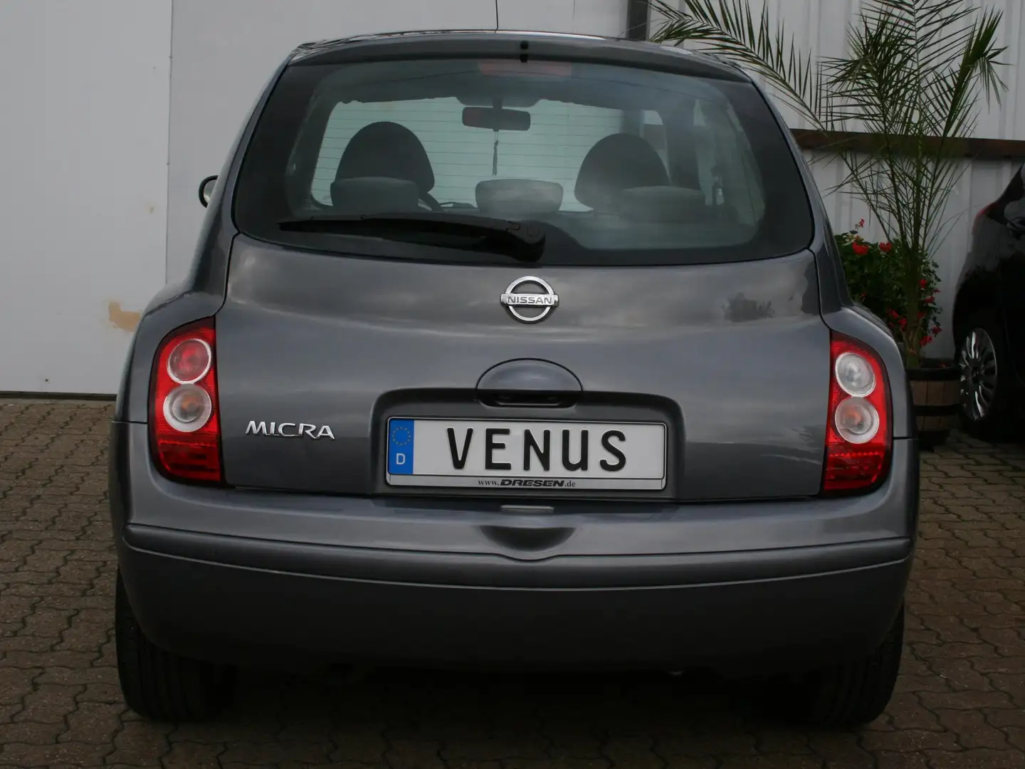 Nissan Micra Visia Grijs - 2