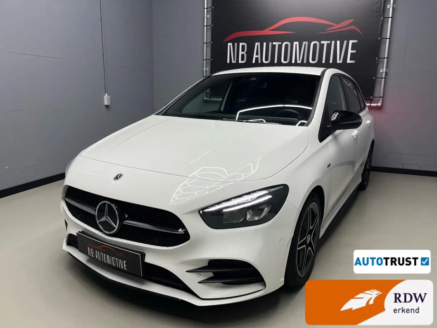 Mercedes-Benz B 180 Business Solution AMG Wit - 1