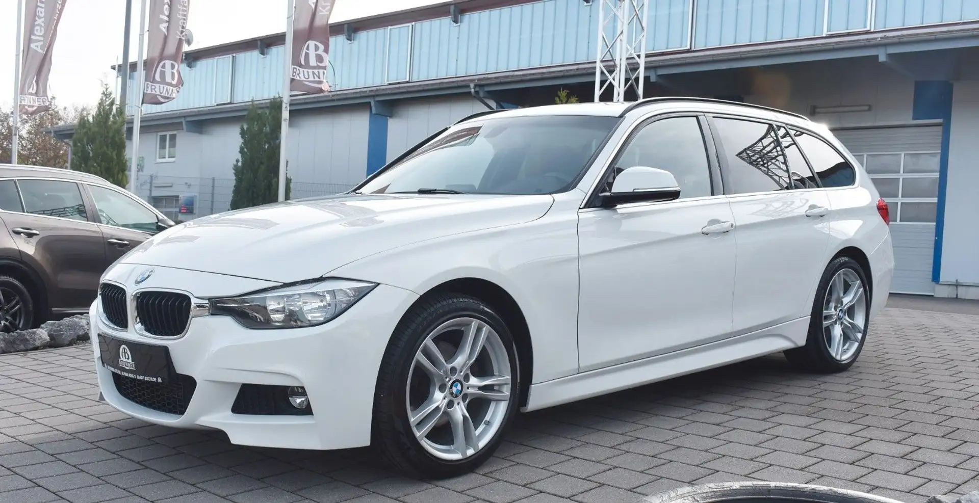 BMW 320 Baureihe 3 Touring 320 d xDrive M Sport Weiß - 2