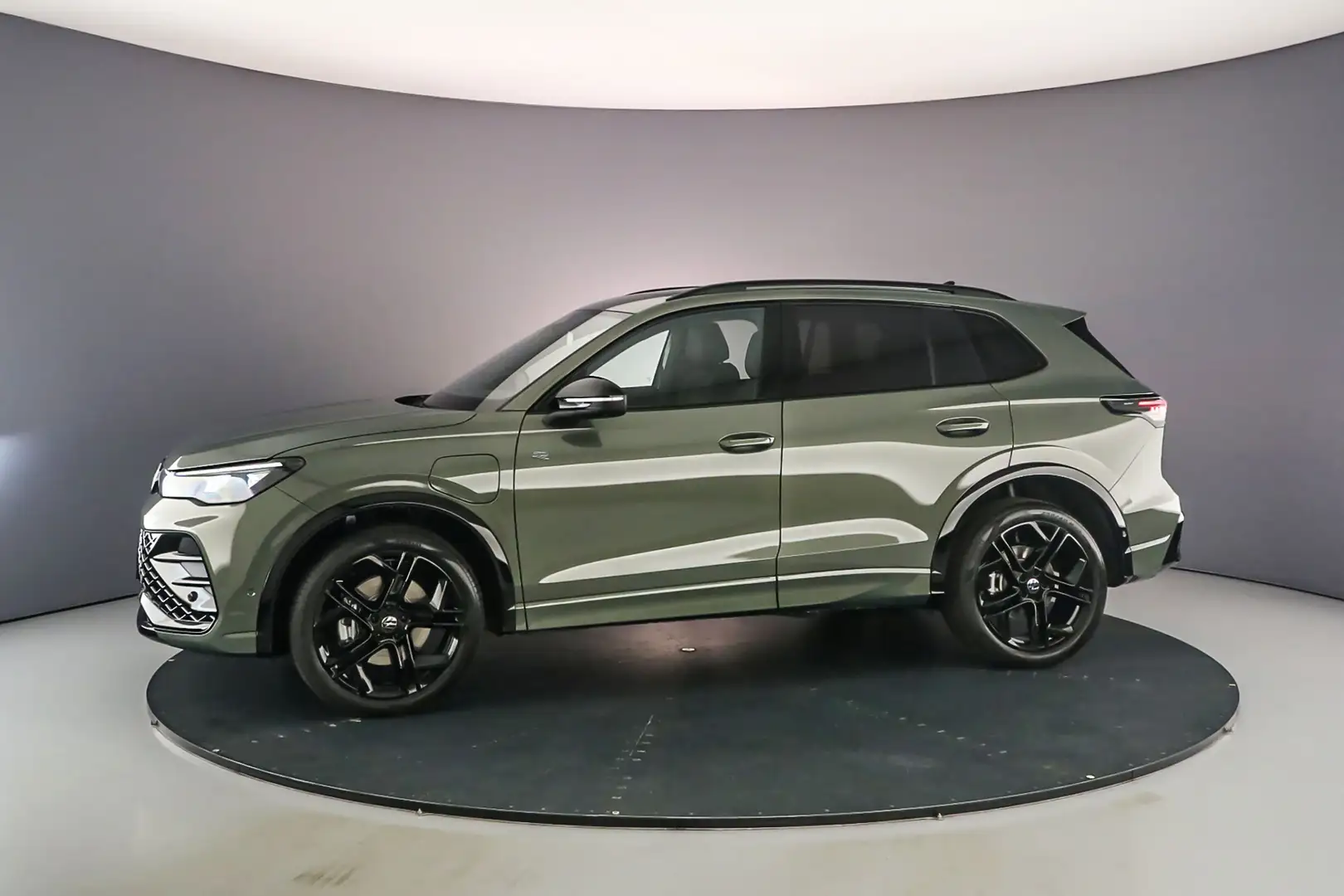 Volkswagen Tiguan 1.5 eHybrid 272pk R-Line Edition - eHybrid Groen - 2