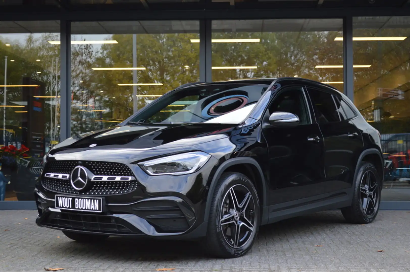 Mercedes-Benz GLA 250 e AMG Led Panorama Distronic Burmester Camera Nigh Schwarz - 2