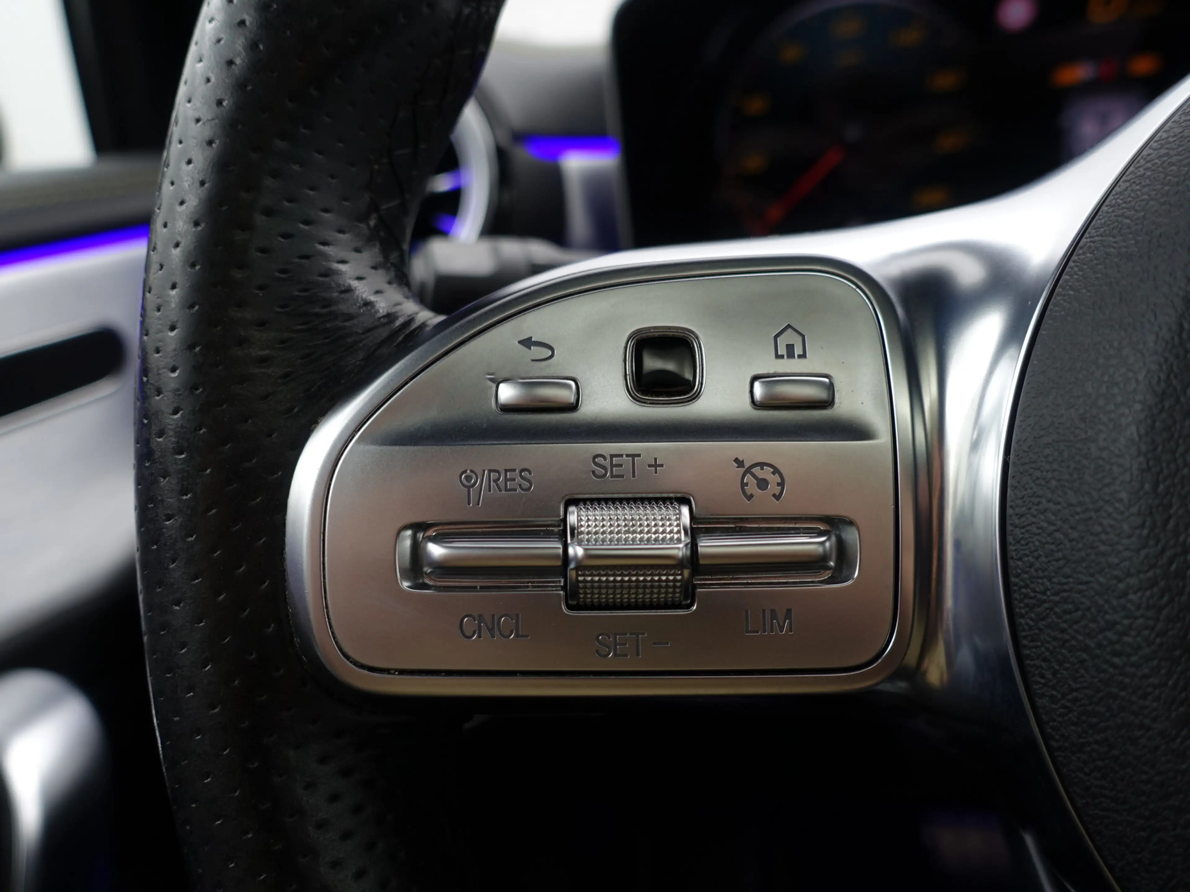Mercedes-Benz A 250 AMG Yellow Art Aut- Panoramadak, Burmester Audio, — photo 14