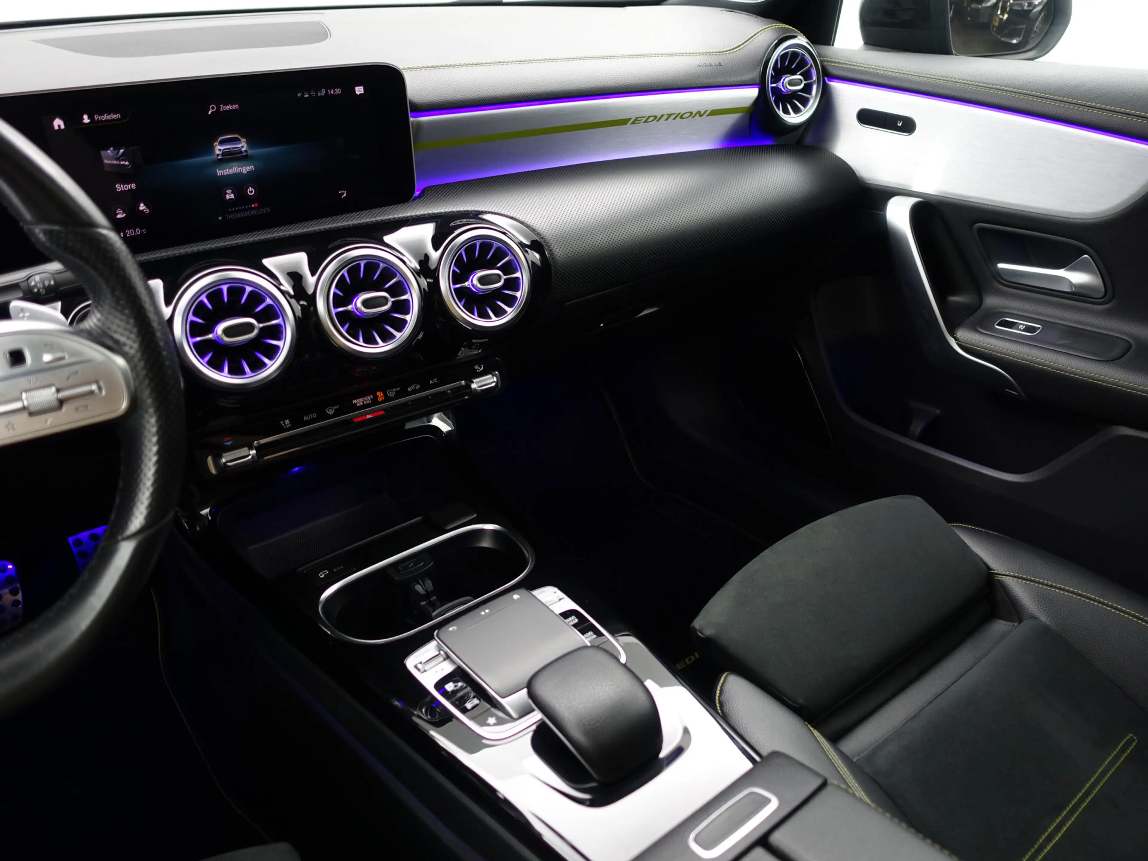 Mercedes-Benz A 250 AMG Yellow Art Aut- Panoramadak, Burmester Audio, — photo 9
