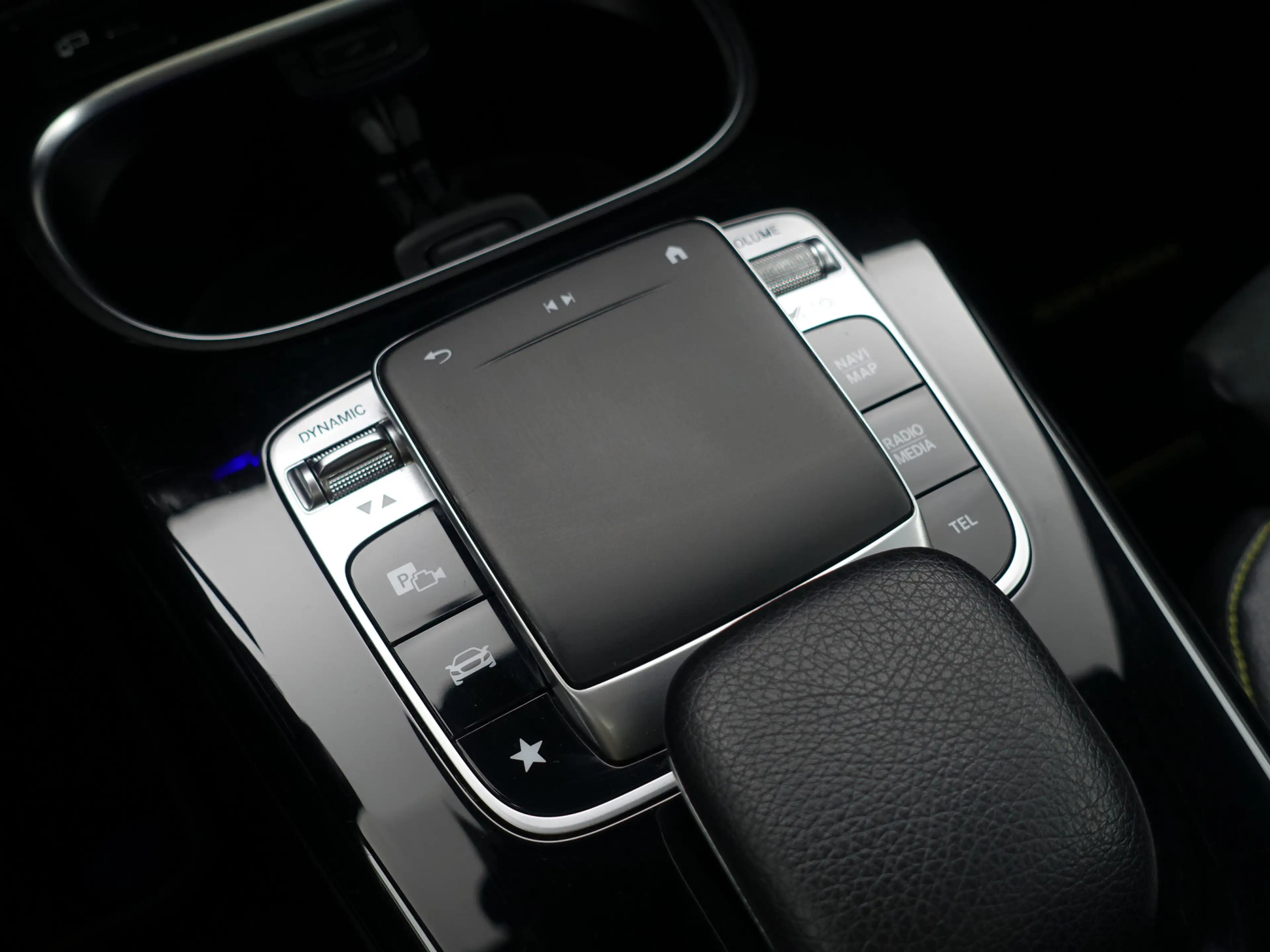 Mercedes-Benz A 250 AMG Yellow Art Aut- Panoramadak, Burmester Audio, — photo 12