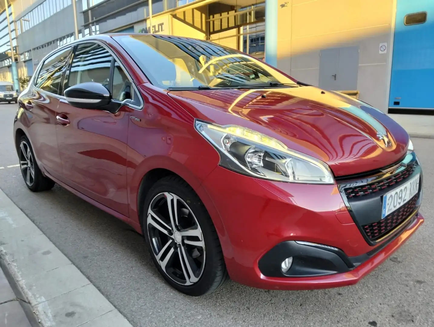 Peugeot 208 1.2 PureTech S&S GT Line EAT6 110 Euro 6.2 Violett - 2