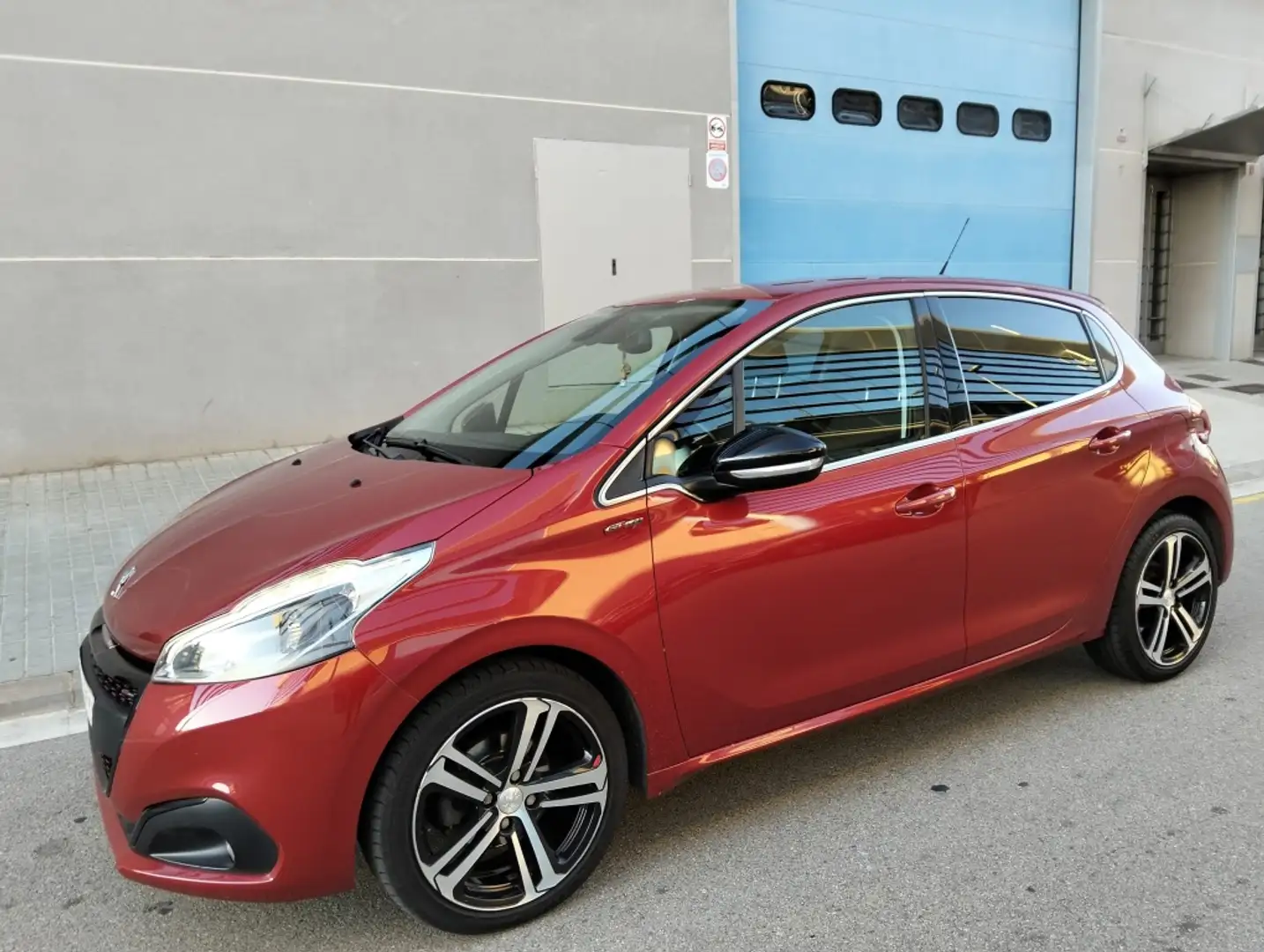 Peugeot 208 1.2 PureTech S&S GT Line EAT6 110 Euro 6.2 Violett - 1