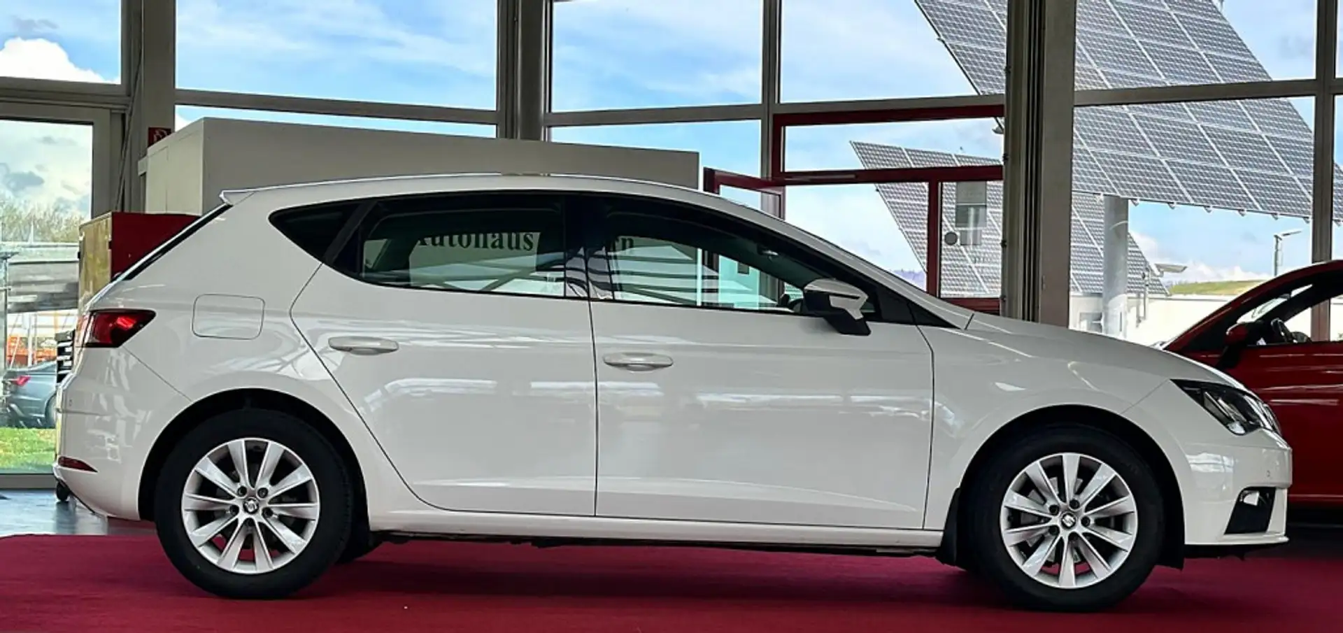SEAT Leon 1,5 TGI PDC TEMPOMAT ERDGAS Benzin Blanc - 2