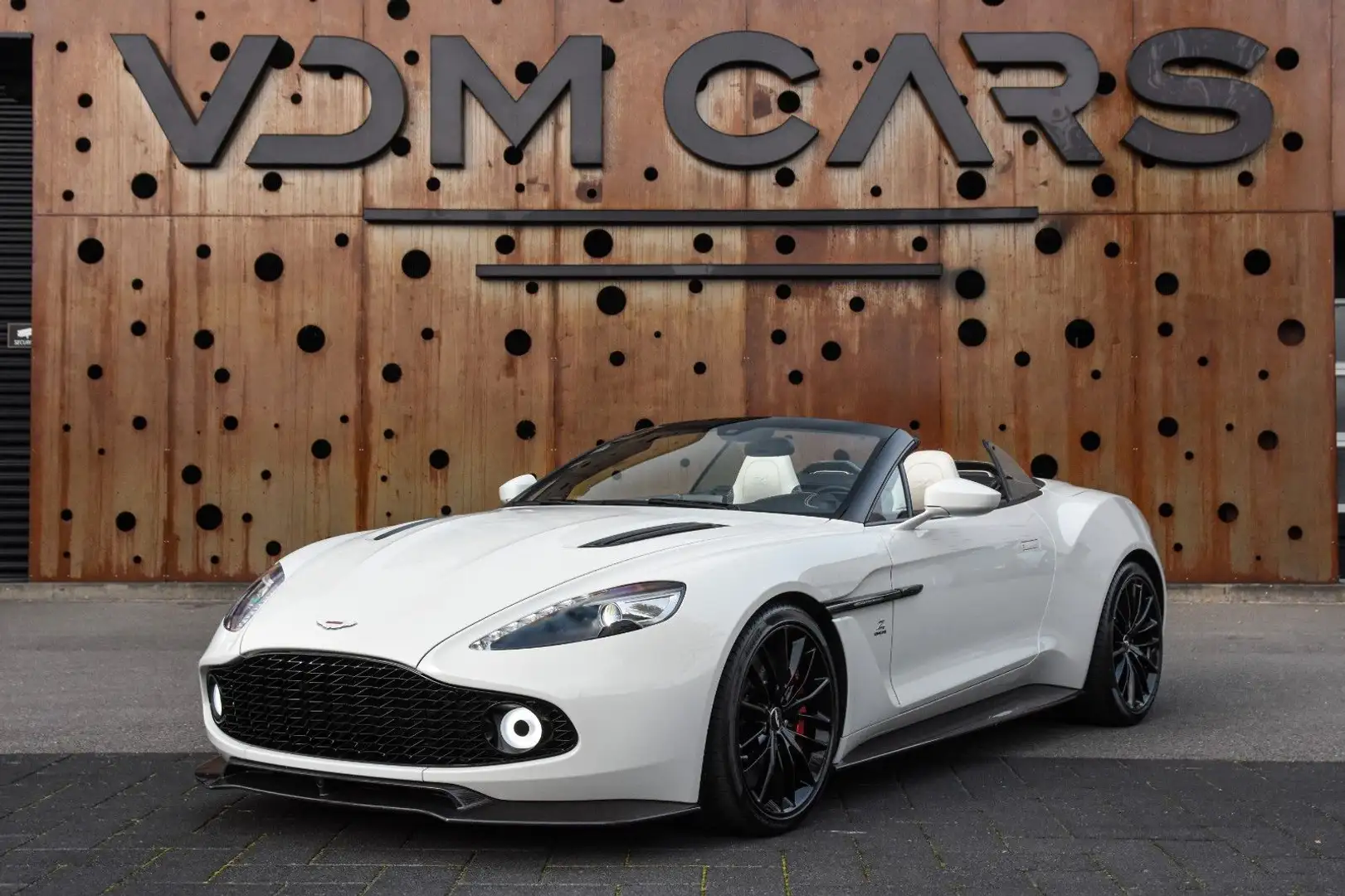 Aston Martin Vanquish Zagato Volante *1 OF 99* Bílá - 1