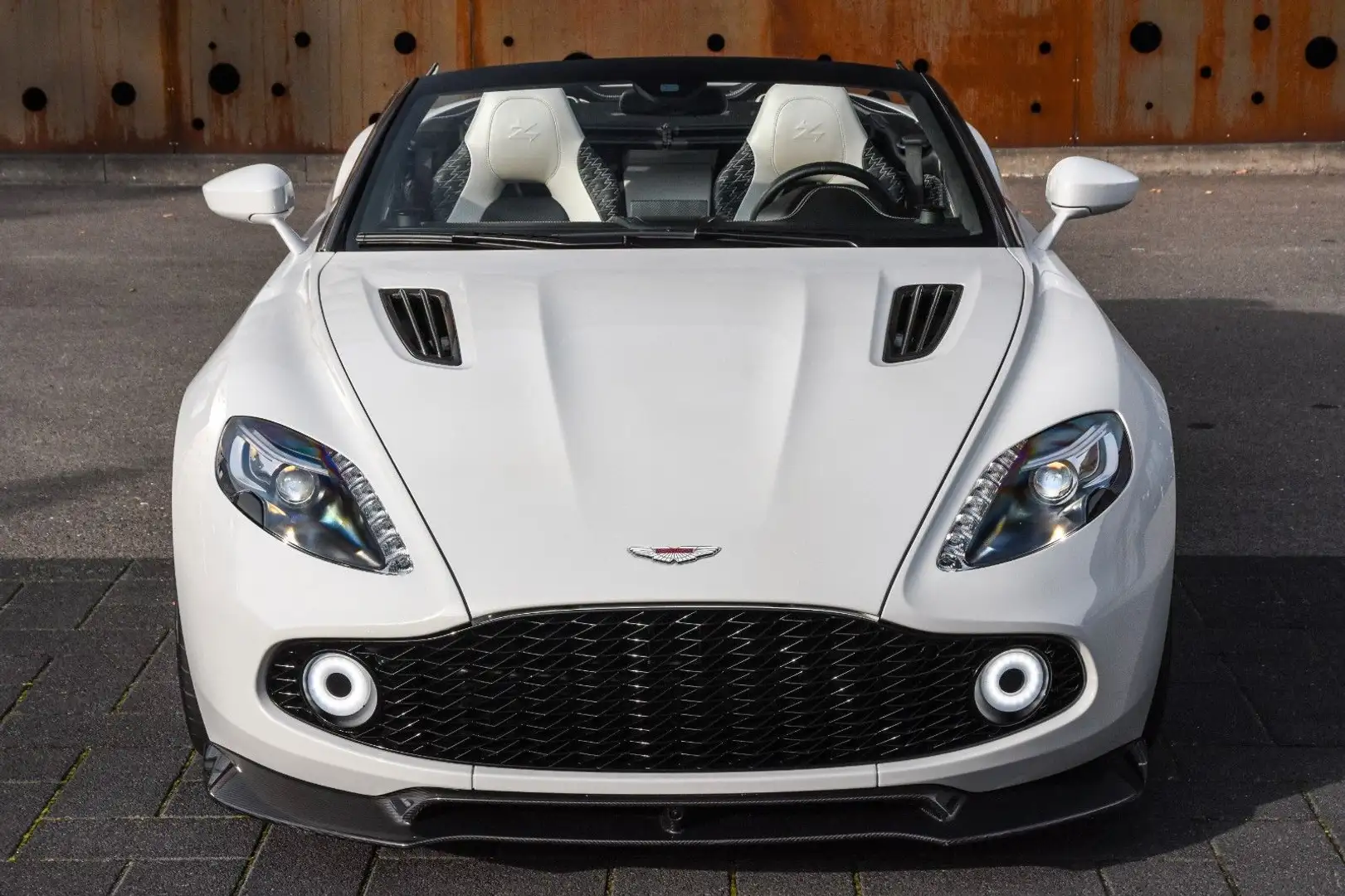 Aston Martin Vanquish Zagato Volante *1 OF 99* Bílá - 2