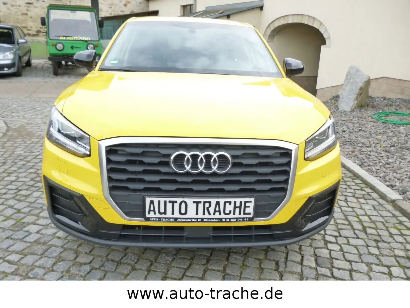 Audi Q2 basis Navi PDC Gelb - 2