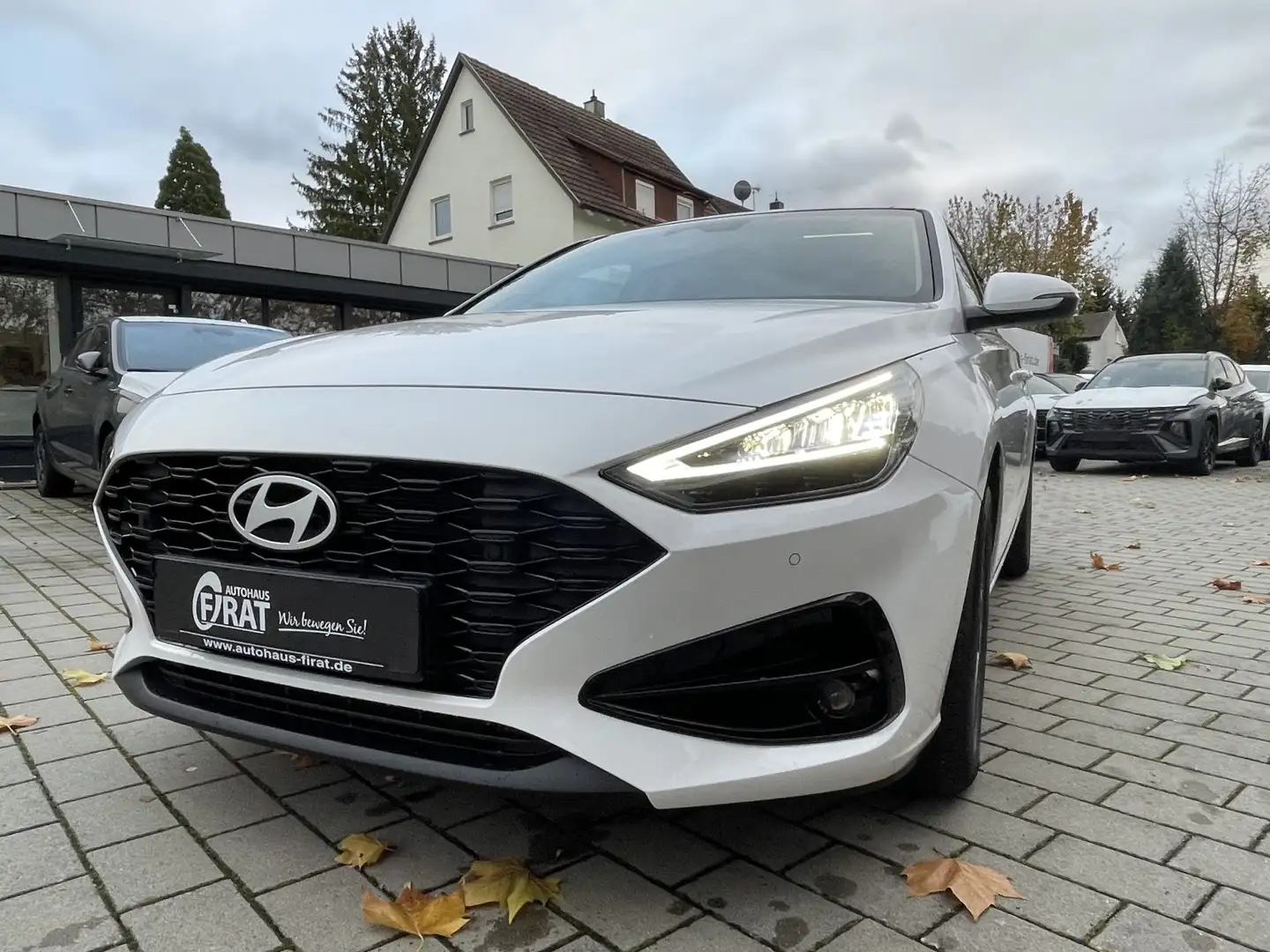 Hyundai i30 1,5 T-GDi R-Kamera/PDC/Panorama Weiß - 1