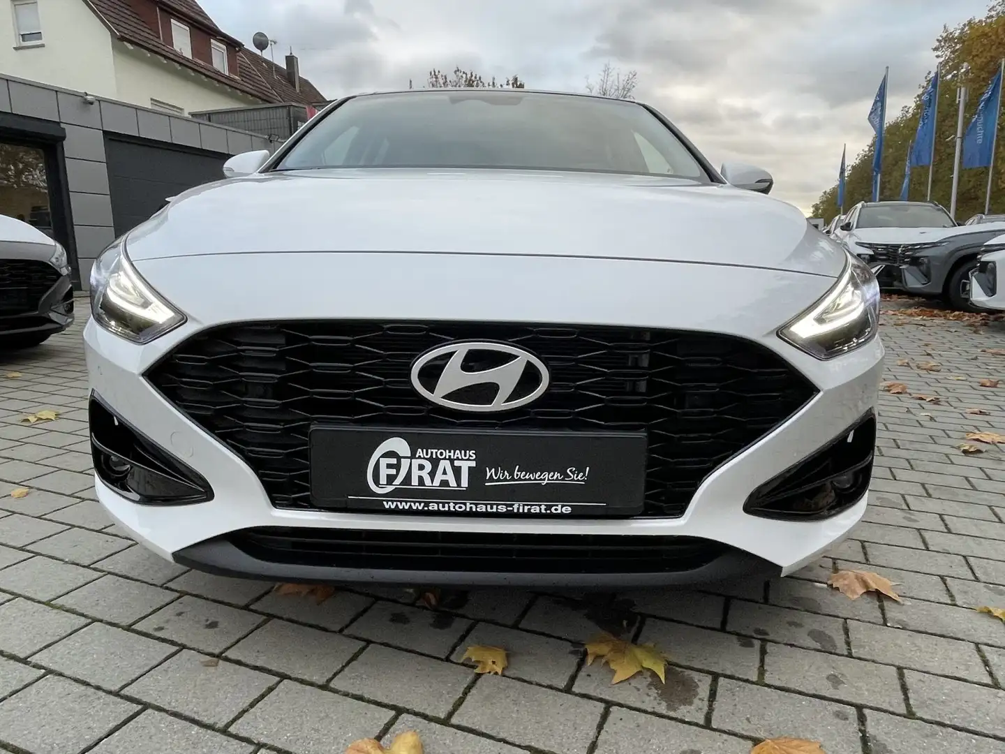Hyundai i30 1,5 T-GDi R-Kamera/PDC/Panorama Weiß - 2
