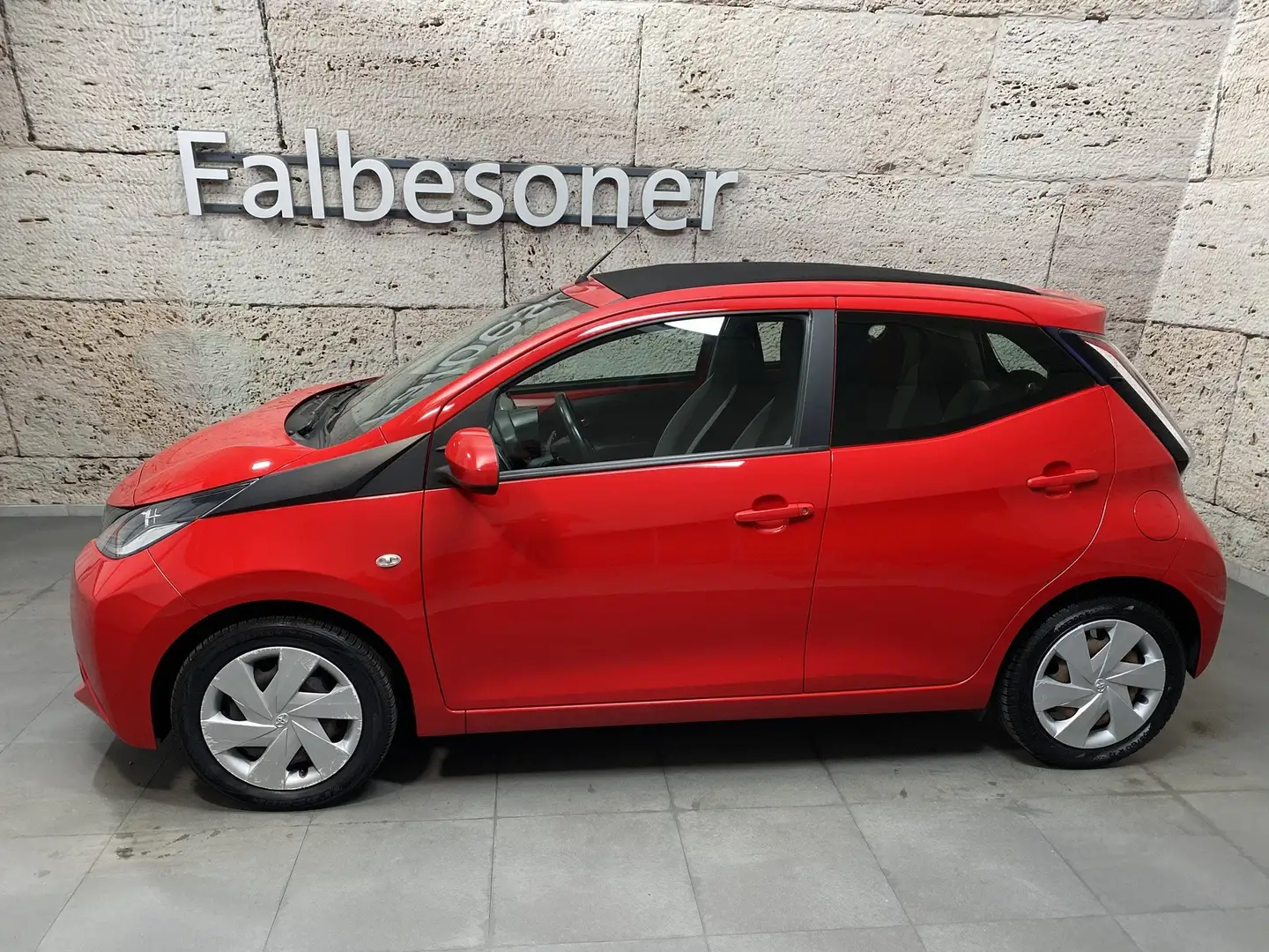Toyota Aygo X 1,0 VVT-i Open Air Faltdach Rood - 2