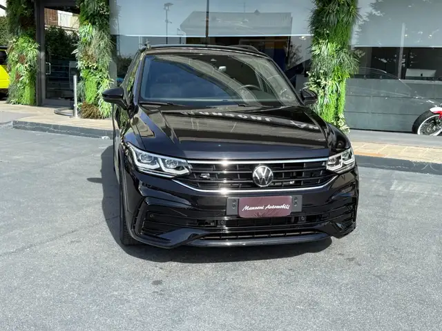 Volkswagen Tiguan view 2