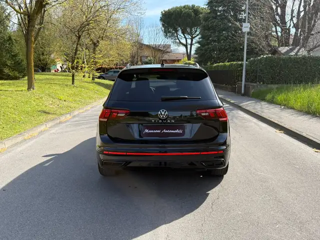 Volkswagen Tiguan view 5