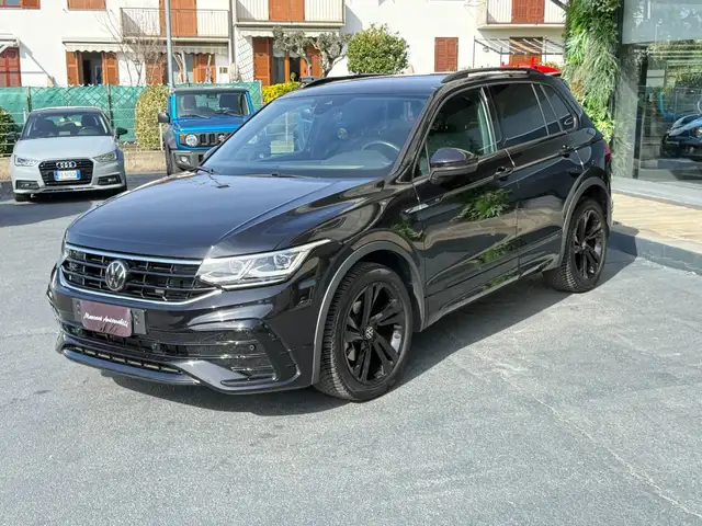 Volkswagen Tiguan view 3
