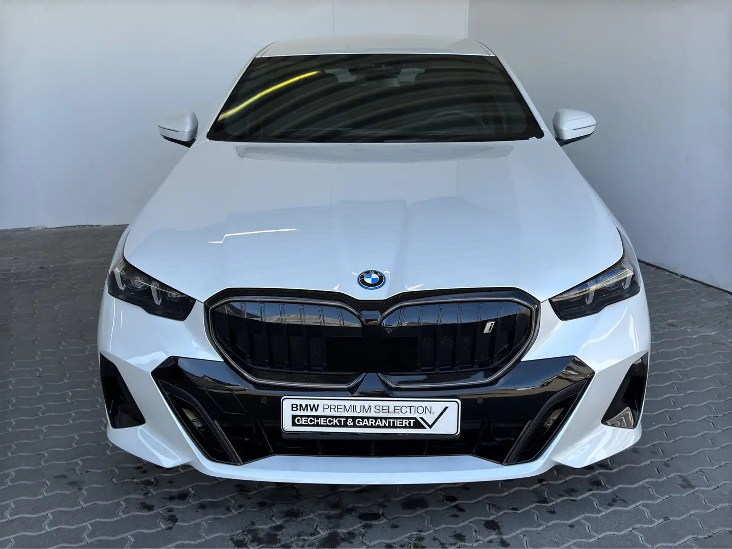 BMW i5 eDrive40 Lim. M Sport LiveCock.LED.AHK. Blanc - 1
