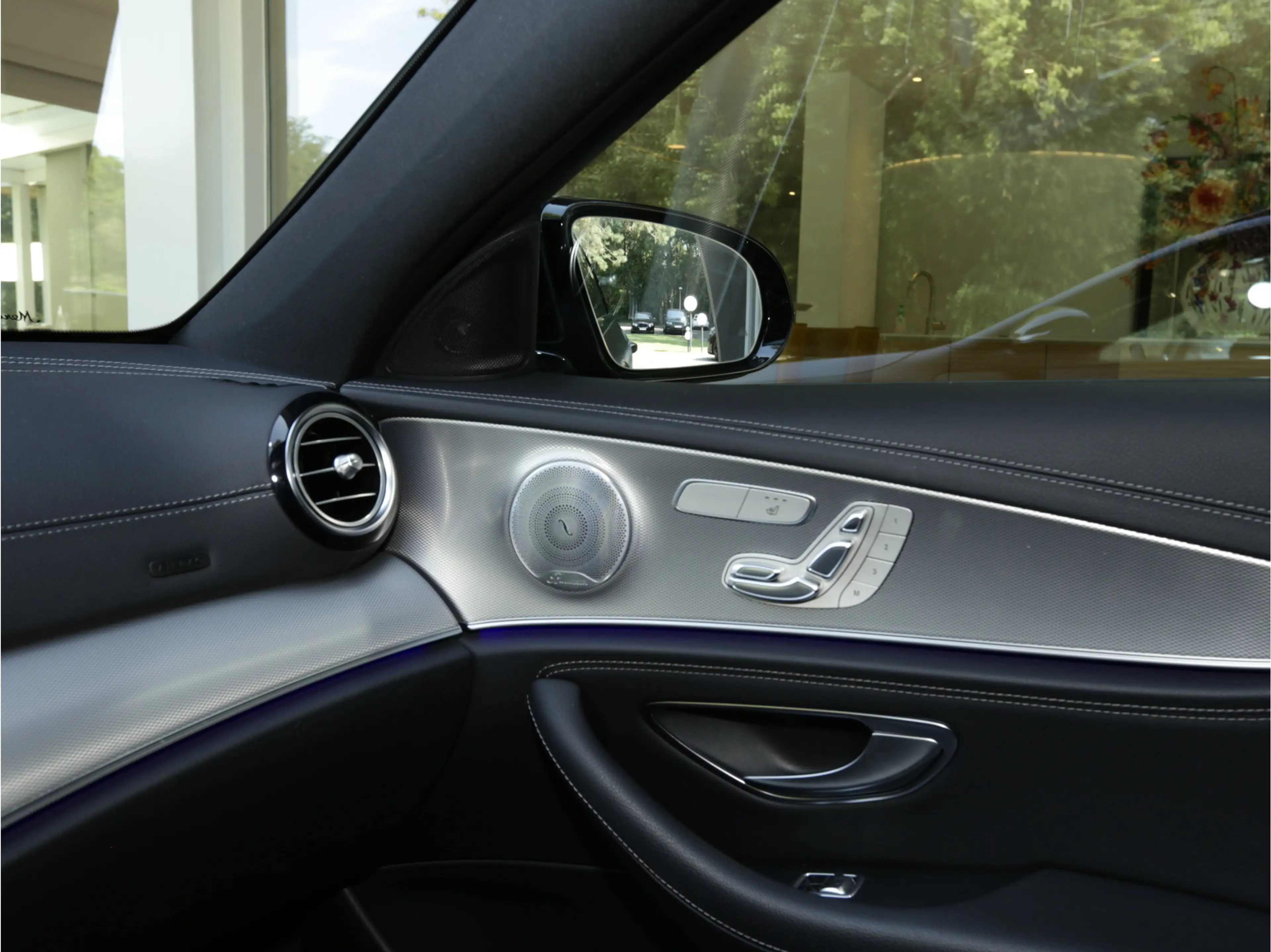 Mercedes-Benz E 400 Estate 400d 4Matic AMG — photo 23