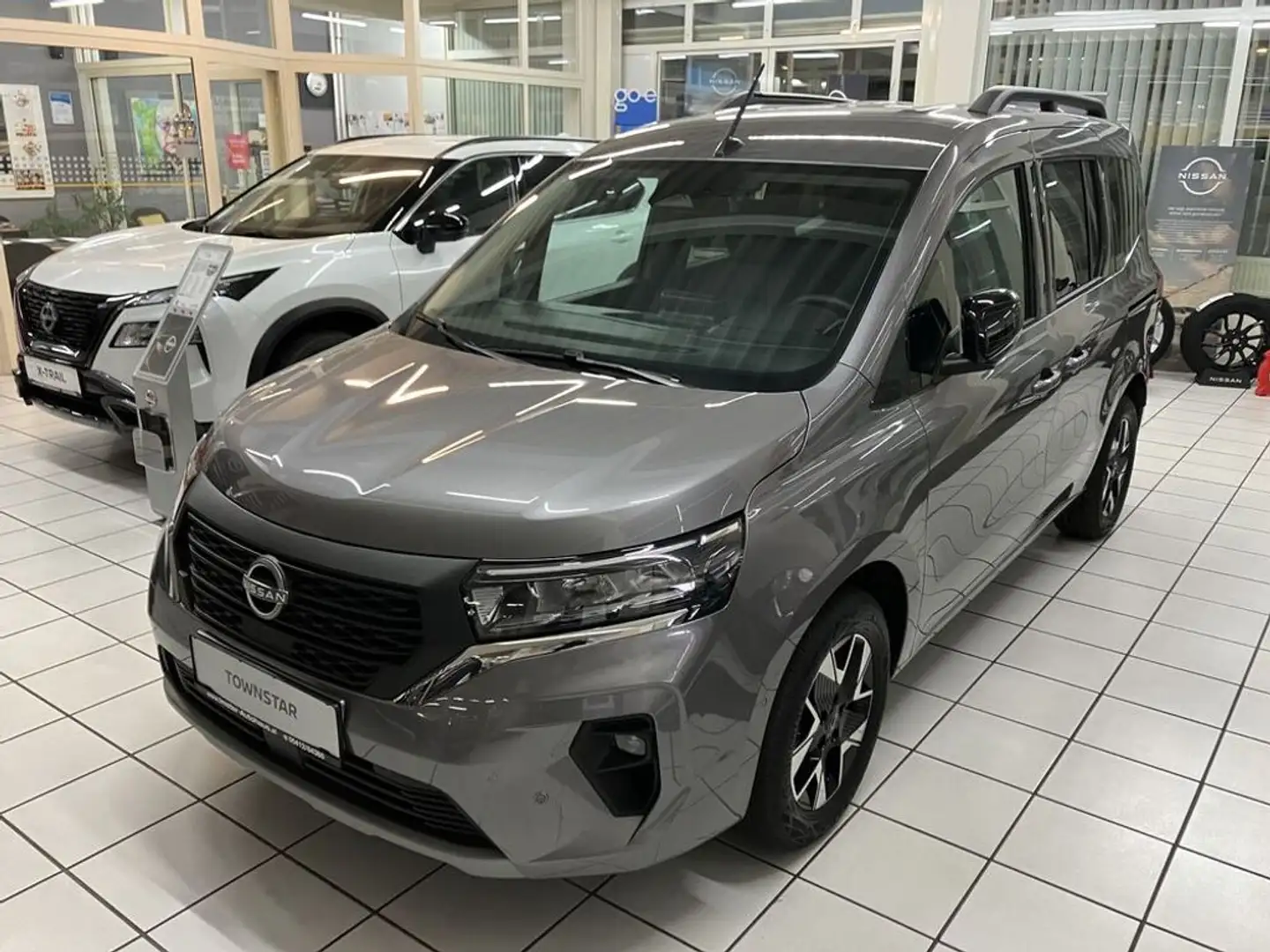 Nissan Townstar L1 DIG-T 130 Tekna 5-Sitzer Grijs - 1