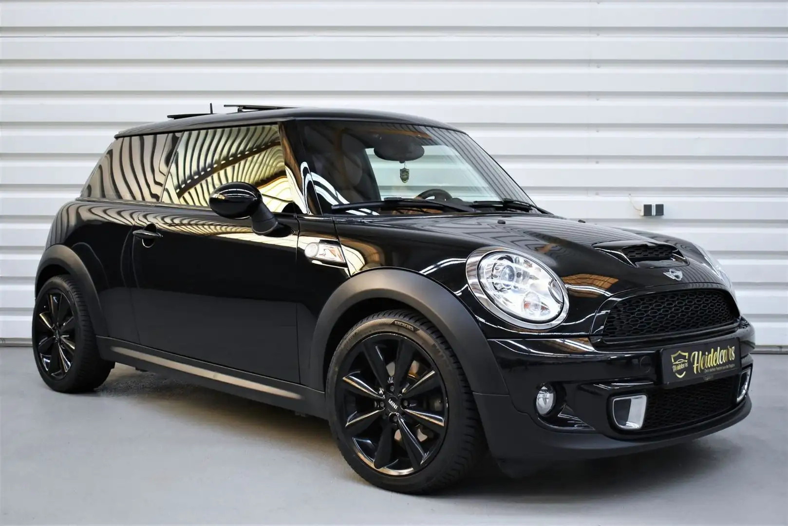 MINI Cooper S AUTOMATIK*PANO*H&K*NAVI*SH*LEDER Zwart - 1