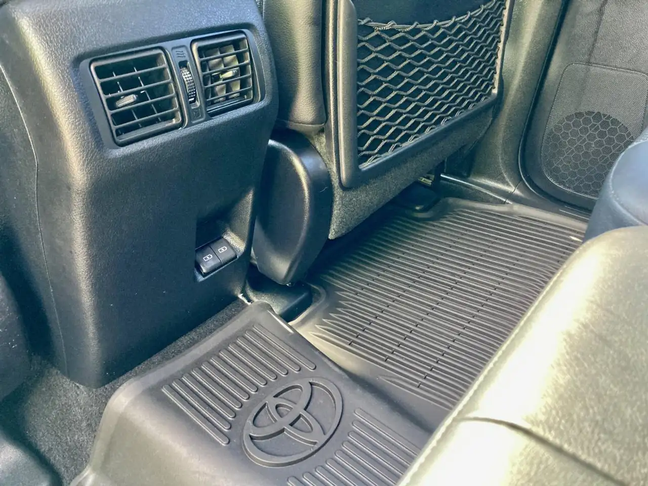 Toyota 4-Runner снимка Toyota 4-Runner