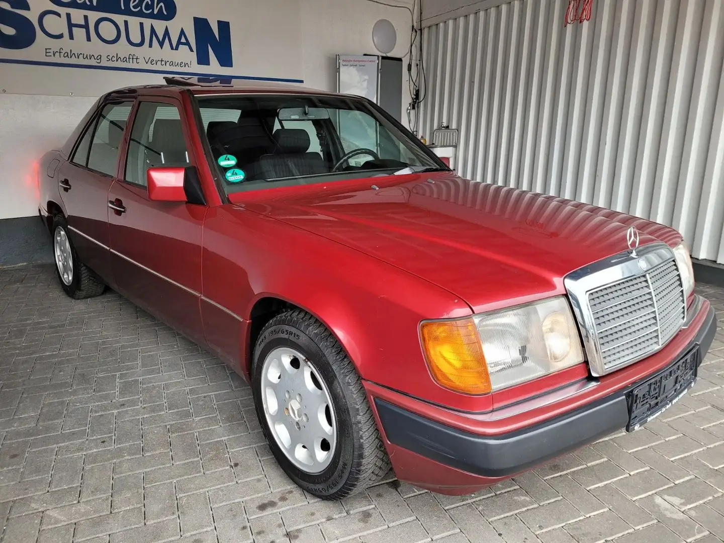 Mercedes-Benz 260 E*Automatik*Schiebedach*TÜV NEU*H-KENNZEICHEN Rot - 1