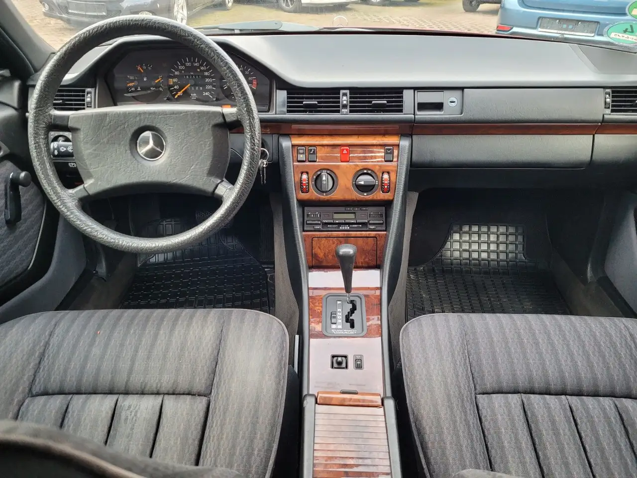 Mercedes-Benz 260 E*Automatik*Schiebedach*TÜV NEU*H-KENNZEICHEN, foto 11