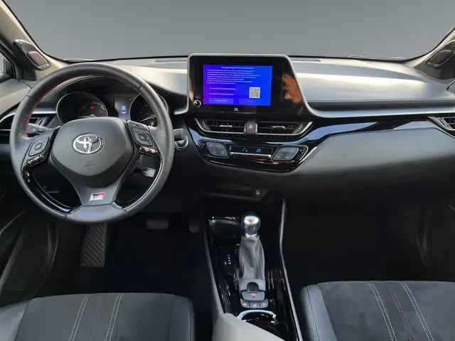 Toyota C-HR view 11