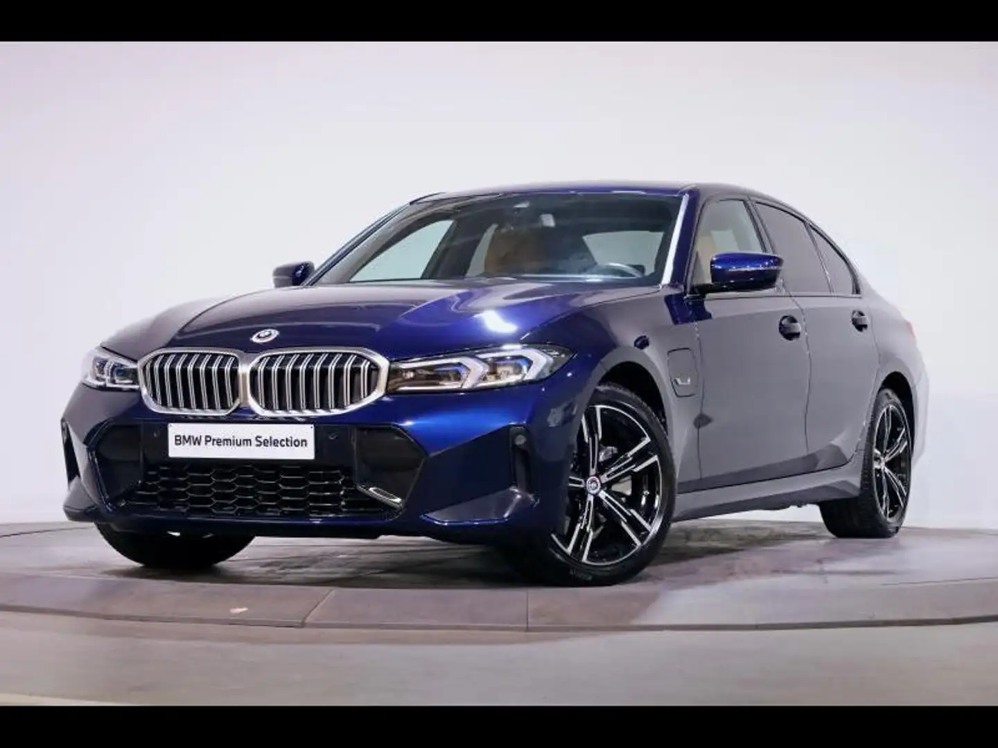 BMW 330 e xDrive Berline Kit M Sport Individual Bleu - 2