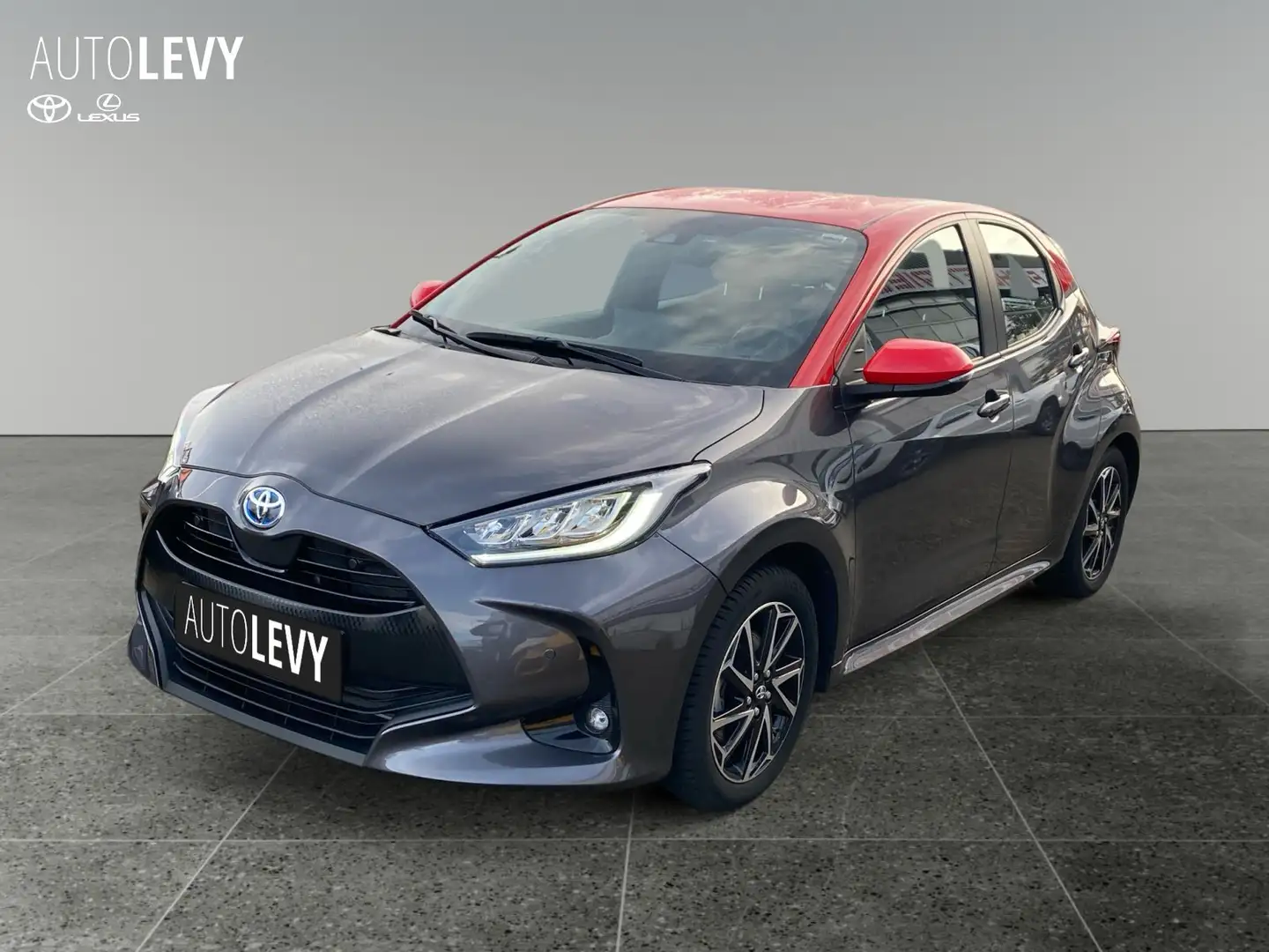 Toyota Yaris 1.5 Hybrid Tokyo Spirit *LED*SHZ*PDC* Grijs - 2