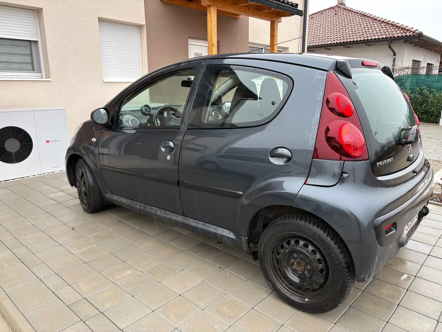 Peugeot 107 107 Lion Edition 1,0 Lion Edition Schwarz - 2