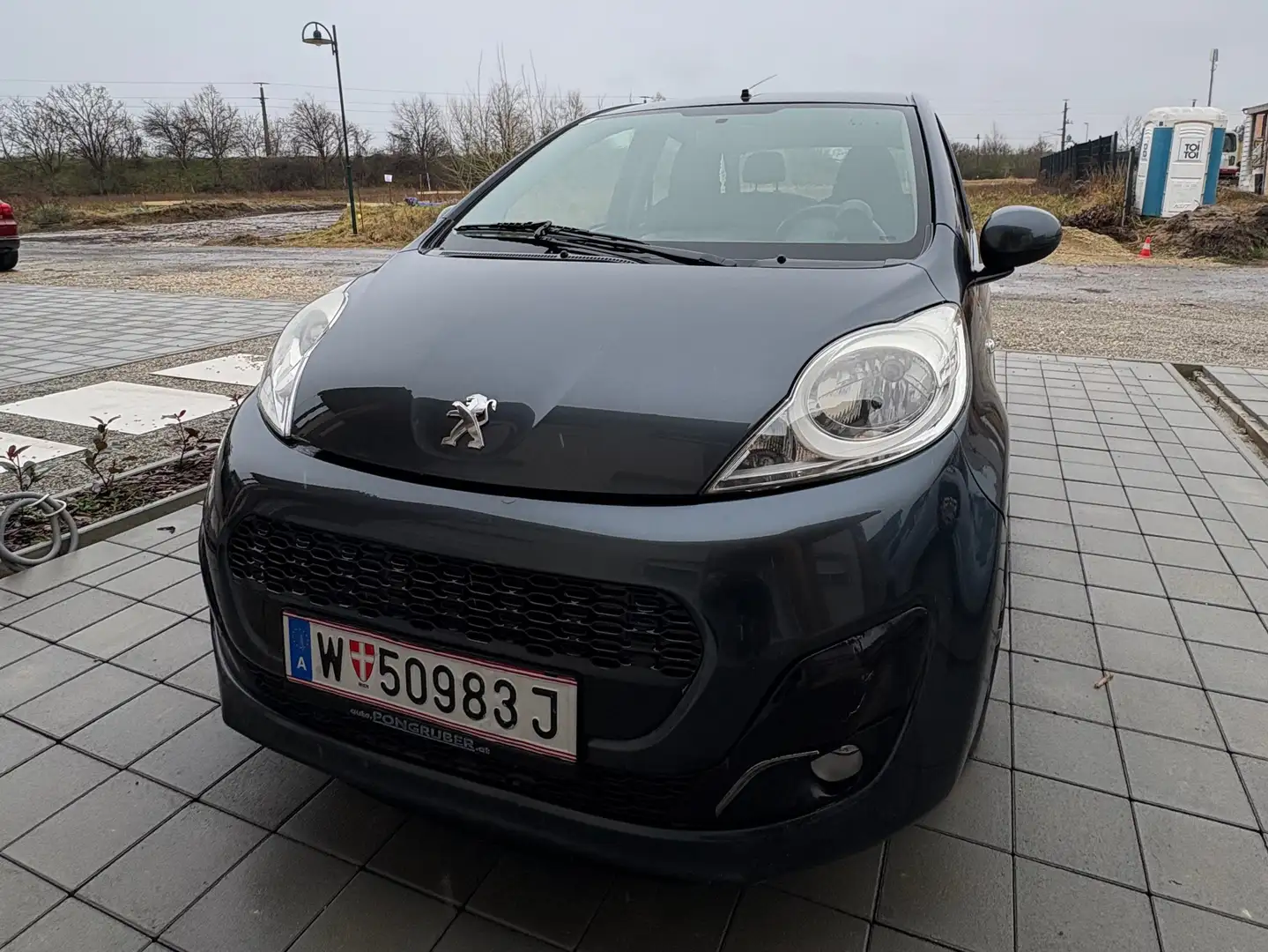 Peugeot 107 107 Lion Edition 1,0 Lion Edition Schwarz - 1