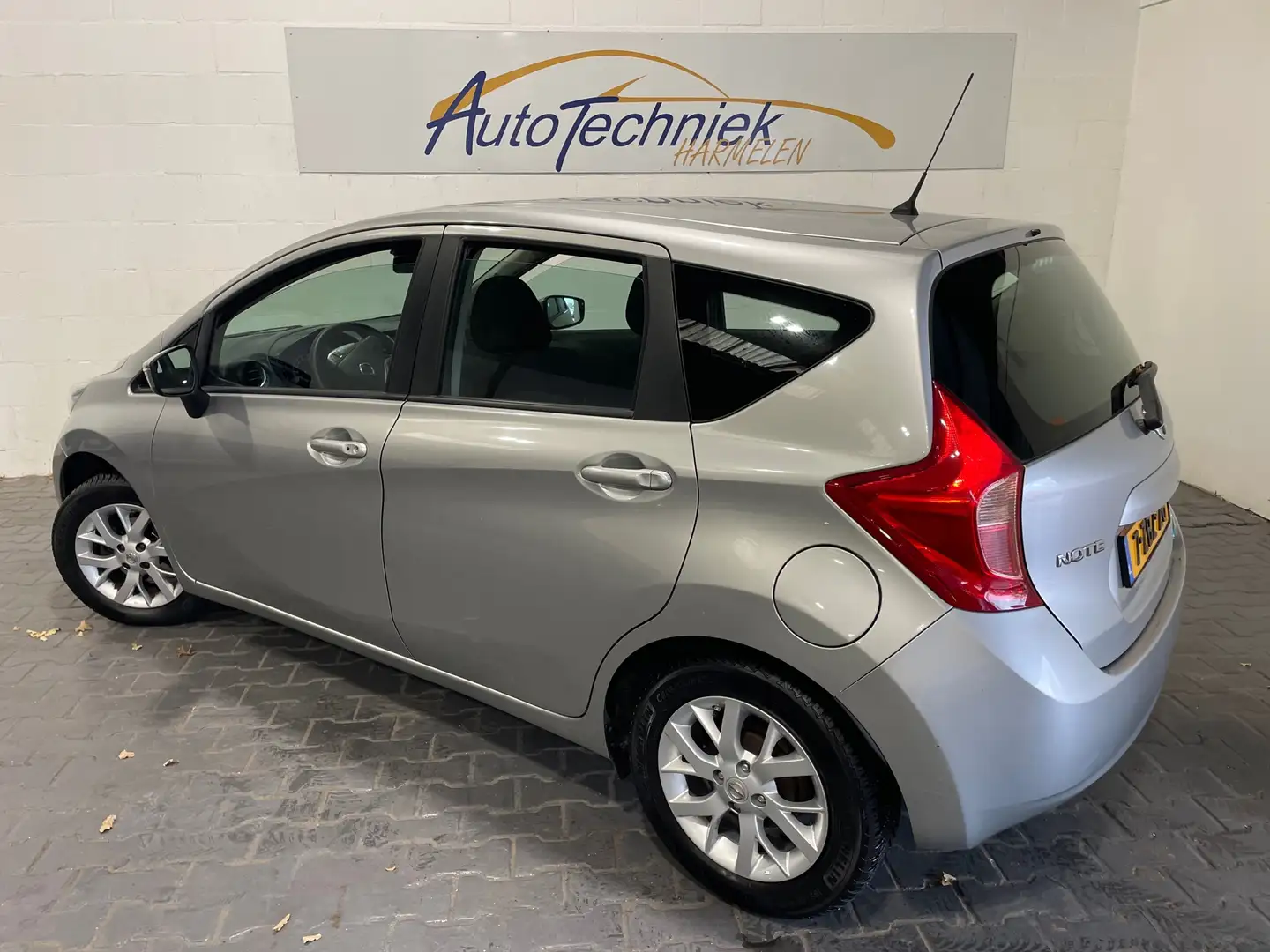 Nissan Note 1.2 Connect Edition *Navi*Climate*NL-Auto* Grijs - 2