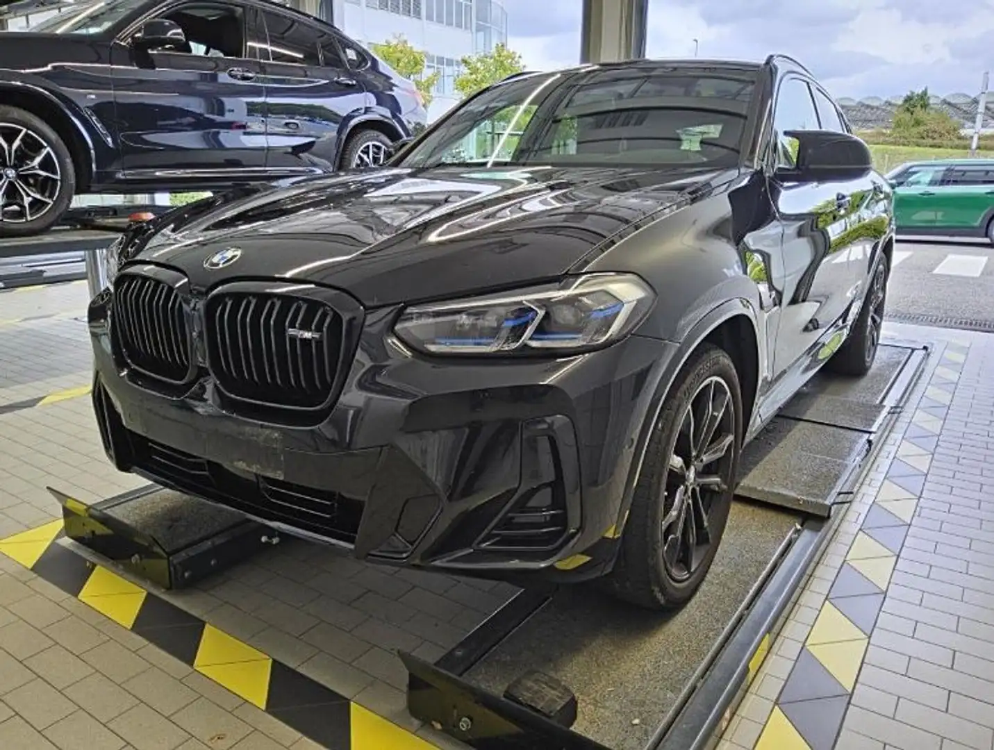 BMW X4 M d HuD LenkHz.H&K Laser360°Keyless AHK Memo Zwart - 2