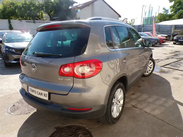 Volkswagen Tiguan view 2