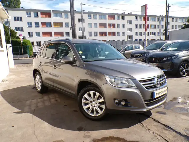 Volkswagen Tiguan view 3
