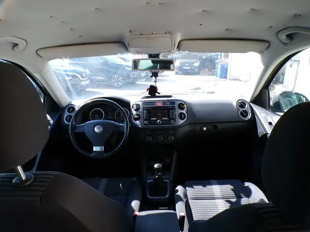 Volkswagen Tiguan view 13