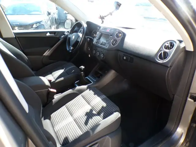 Volkswagen Tiguan view 12