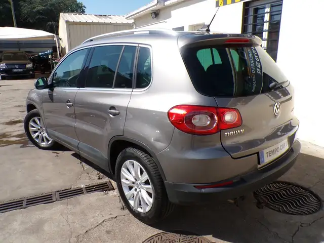 Volkswagen Tiguan view 4