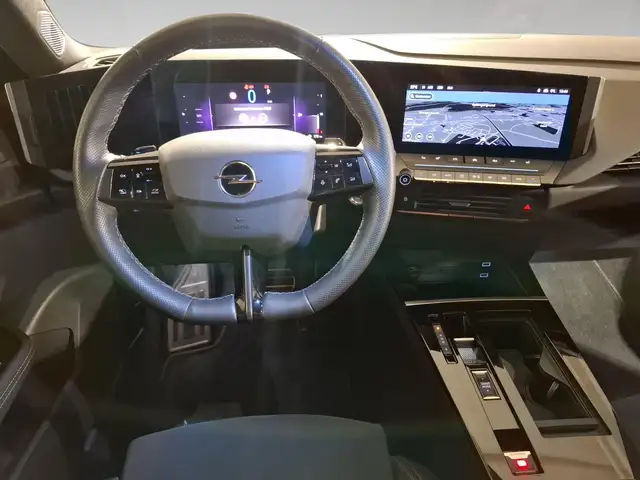 Opel Astra view 4