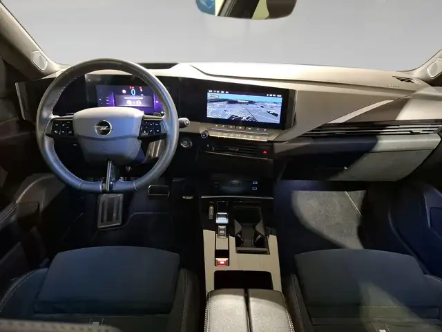 Opel Astra view 3
