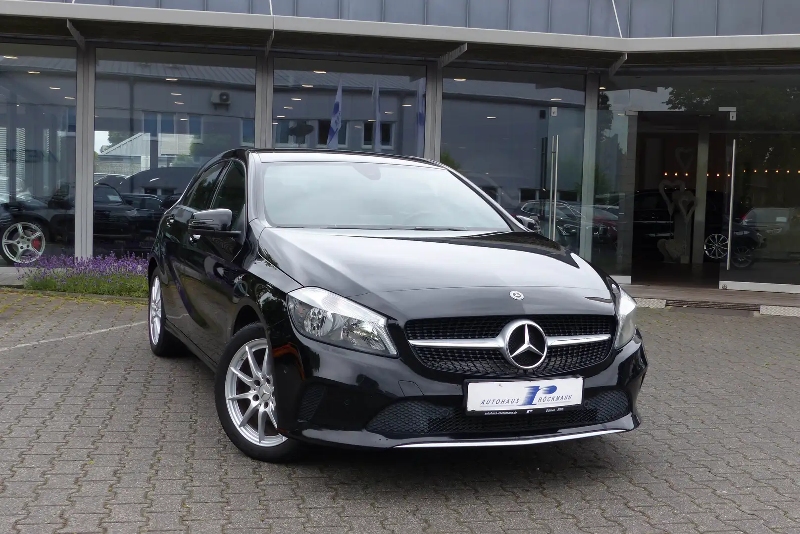 Mercedes-Benz A 180 CDI d Aut.BlueEfficiency Navi PDC Teilleder Noir - 1
