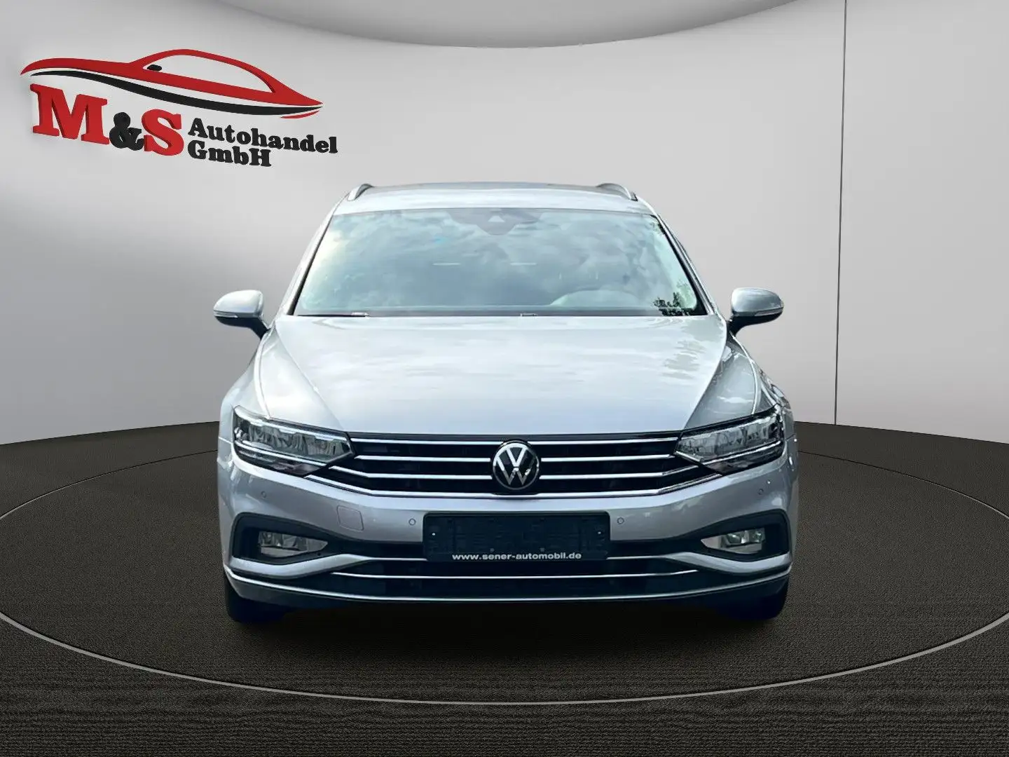 Volkswagen Passat Variant 1.5 TSI Business -NAVI -PDC -AHK Zilver - 2