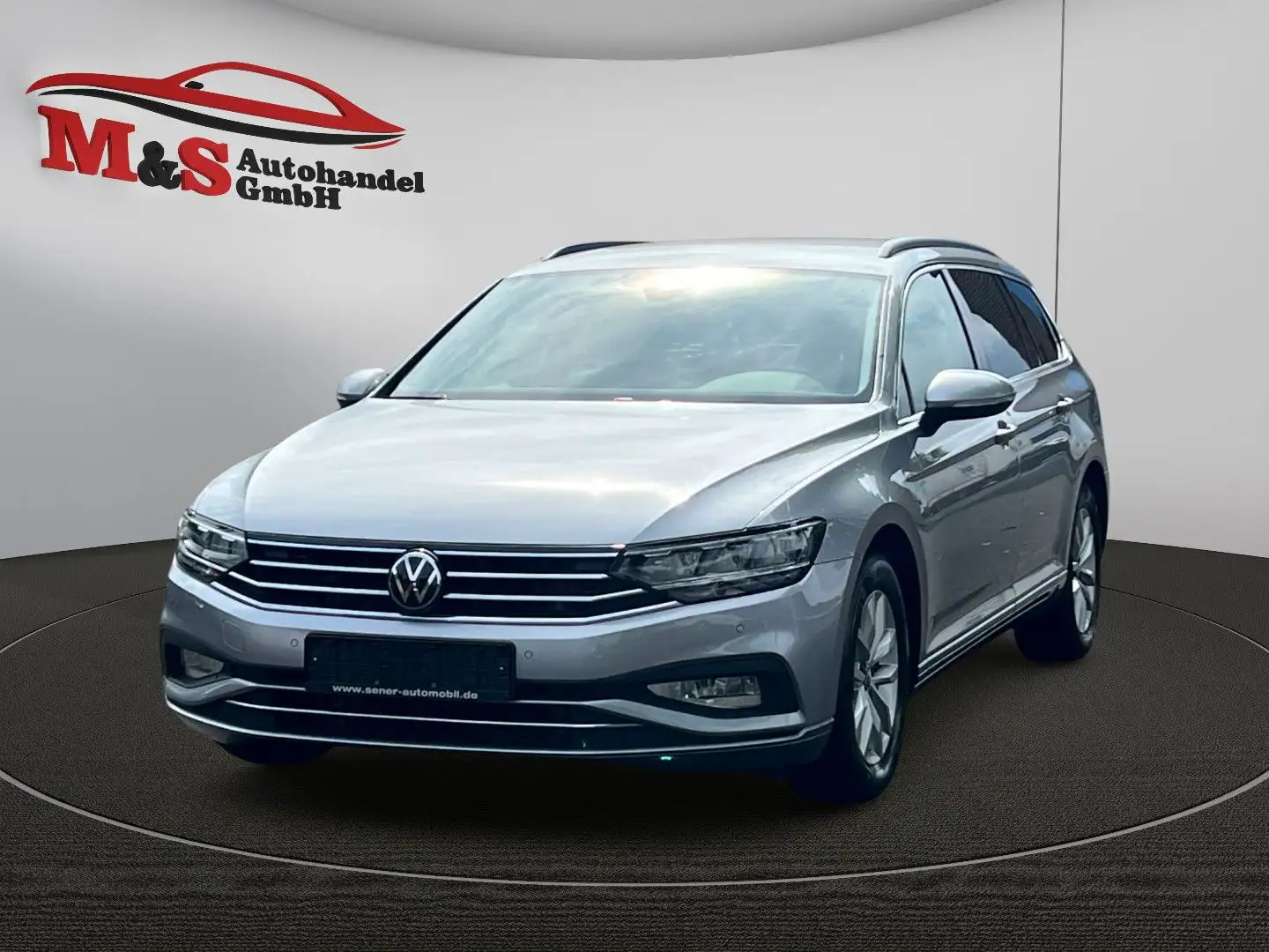 Volkswagen Passat Variant 1.5 TSI Business -NAVI -PDC -AHK Zilver - 1