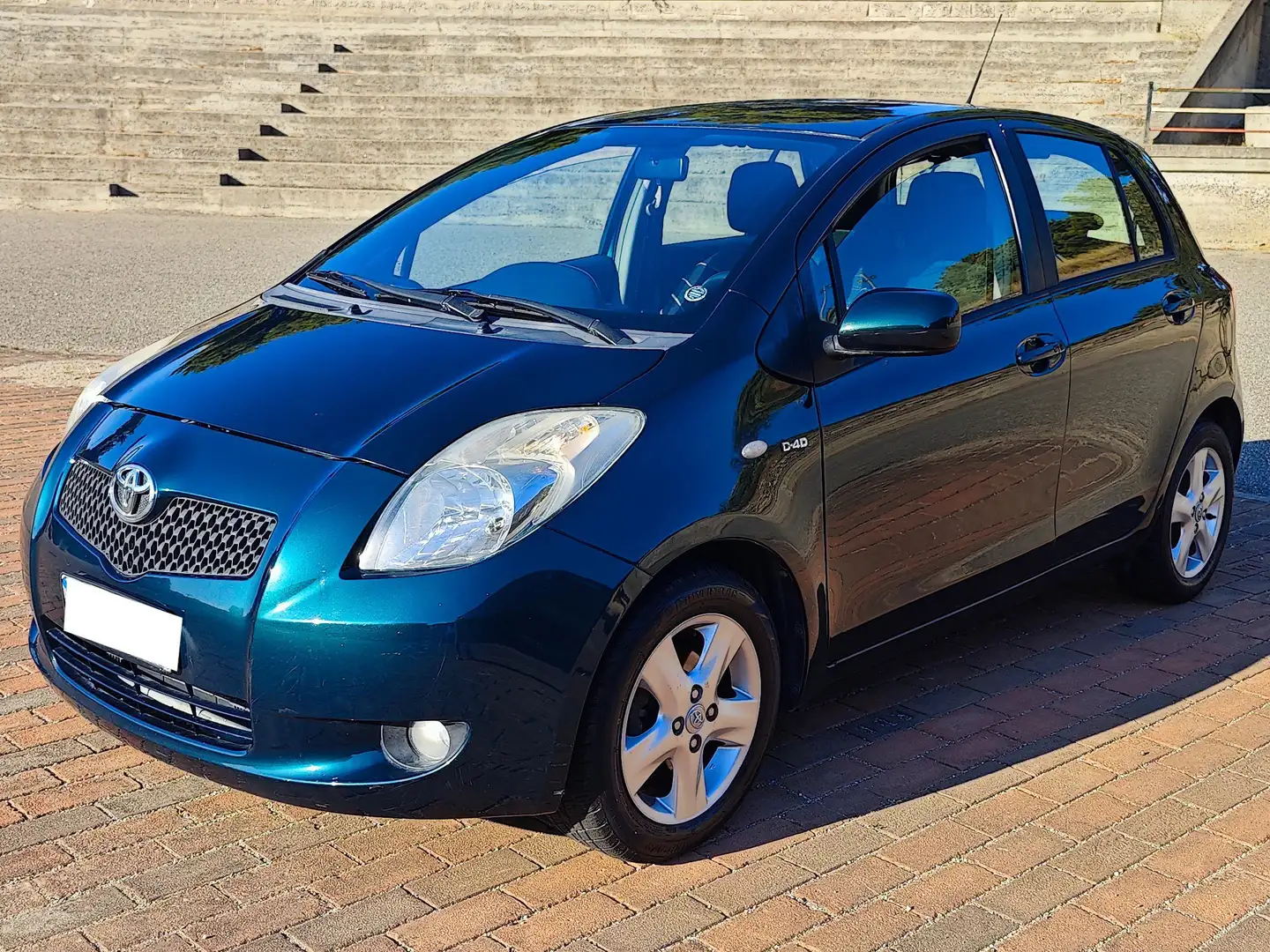 Toyota Yaris Yaris II 2005 5p 1.4 d-4d Sol m-mt Vert - 1