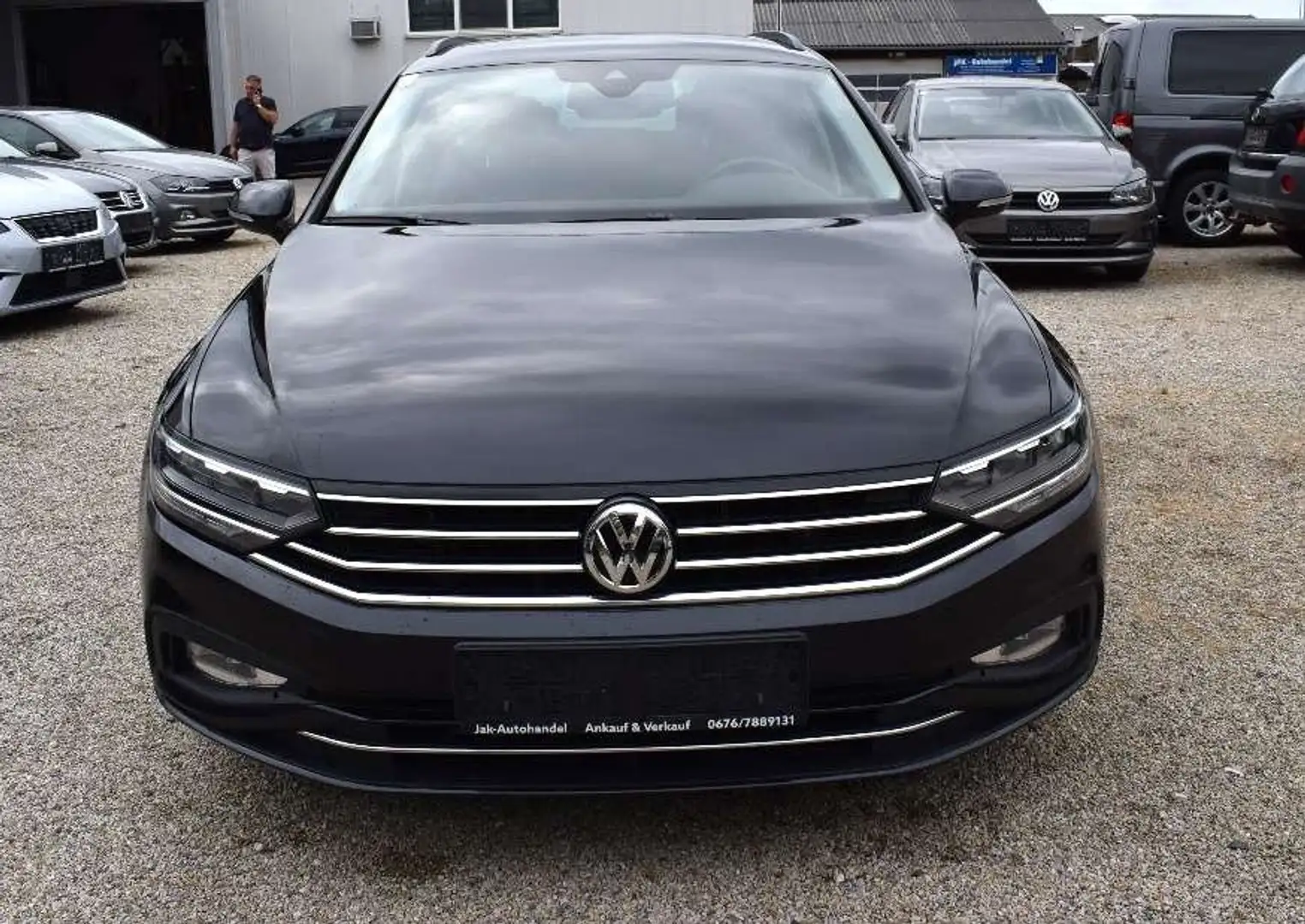 Volkswagen Passat Variant Business 2,0 SCR TDI DSG Schwarz - 2