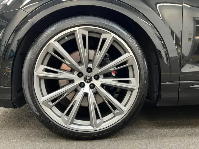 Audi SQ8 view 7